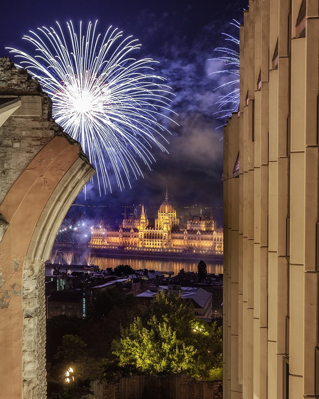 Augusztus 20-i ünnepi tűzijátéknézés a Hil Budapest szálloda szabadtéri rendezvényhelyszínéről