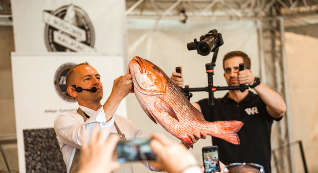 Dr Palotás Péter, The Fishmonger. Budaörsi Halpiac. Rendezvény Magazin 2022.